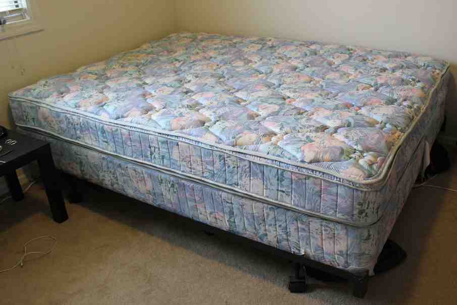 queen size mattress and box spring