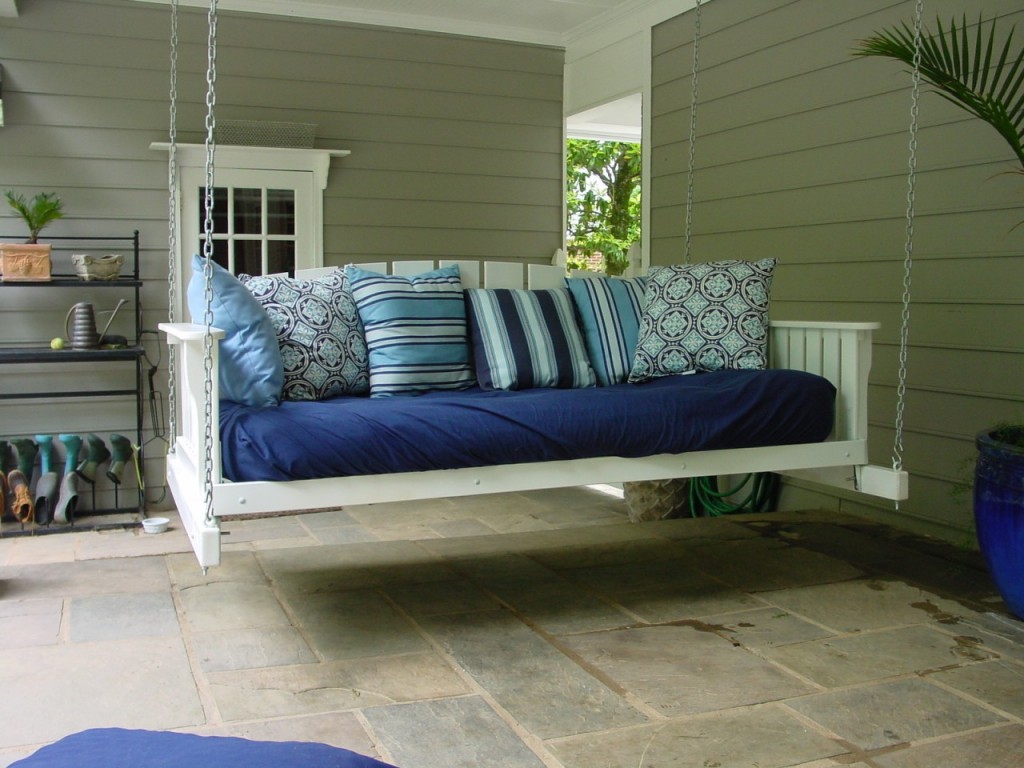 Swinging Day Bed